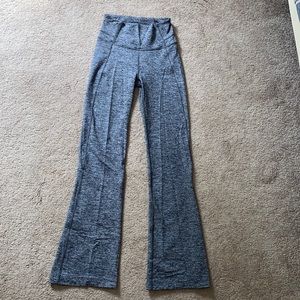 Women’s Lululemon yoga pants